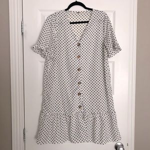 Polka dot ruffle mini dress 🖤🤍🖤